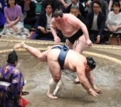 鉄人・玉鷲、立ち合い変化に屈して９連敗「負けた自分が悪い」