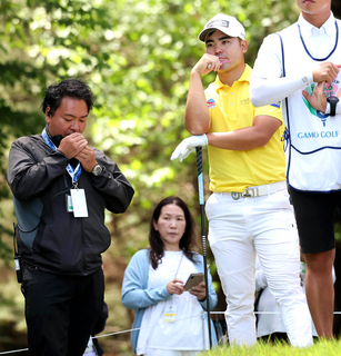 蟬川泰果　１番で痛恨の２罰打ダブルボギー　メジャー最年少４冠へ５差後退後半へ