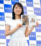 「上白石萌音　フォトエッセー発売　渡したい相手を明かす」の画像1