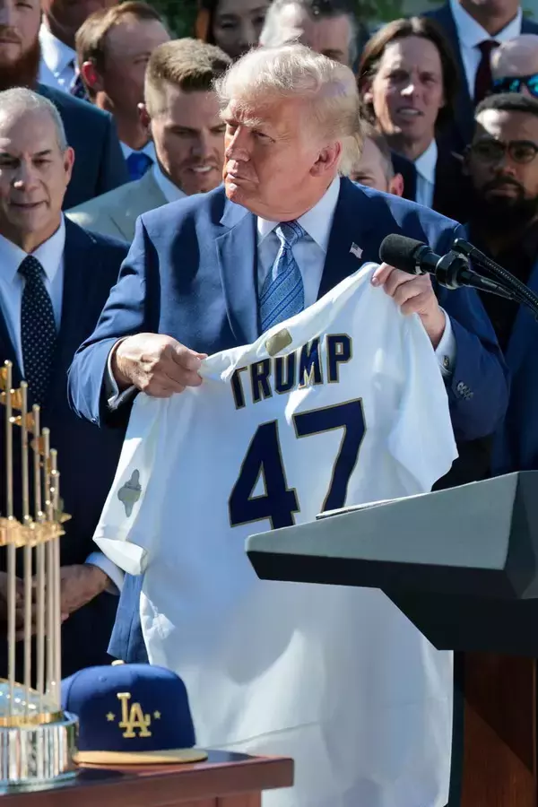 トランプ米大統領が２５分間の“絶賛の嵐”「誰もが彼を愛しています」　大谷翔平＆山本由伸とも握手…昨季王者ドジャースがホワイトハウス訪問