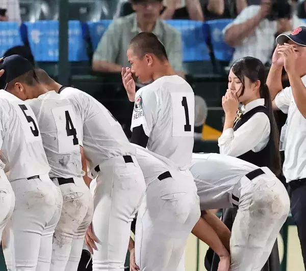 【甲子園】大学進学表明の高部陸が土を持ち帰らなかったワケ「プロになってこの甲子園に戻ってきて投げたい」聖隷クリストファー失策に泣き敗退