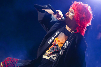 ＢＵＣＫ∞ＴＩＣＫが恒例の武道館ライブ「自分の道をまっしぐらに」とピースサイン　来年末も武道館で