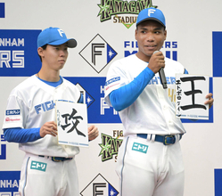 【日本ハム】ドラ２・エドポロの今年の漢字は…「プロ野球で『王』になる」　格闘家の兄・キングの名前もアピール「ぜひ応援して」