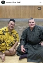 豊ノ島、２場所連続Ｖの安青錦を祝福「来場所綱取りって事やんね。すごいわ！」Ｖパレード＆２ショット公開