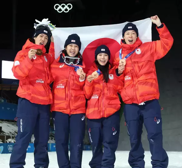 【五輪】スキージャンプ混合団体　高梨沙羅が１４６５日ぶり雪辱の涙の銅メダル「今日だけはこの余韻に浸らせて」