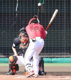 「【広島】久保修にアクシデント　巨人・石川の１４４キロ直球が頭部直撃　担架で運ばれる」の画像1