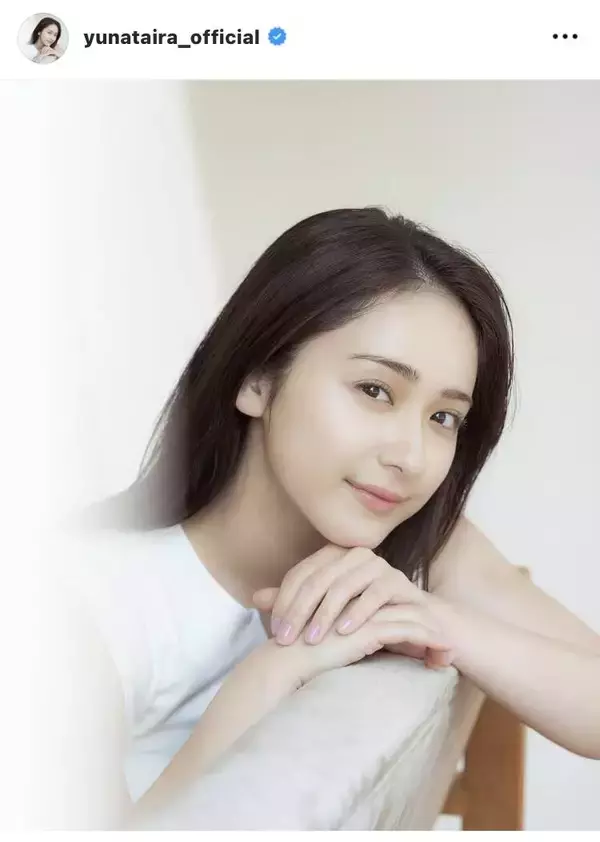 平祐奈、透明感エグッ！白ノースリーブ姿に「更に綺麗に」「麗しい」「肌が透き通ってる」「めっちゃ可愛い」