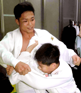 柔道ミャンマー代表監督を務めた釧路市出身の平沼大和さん…牛も入り込む道場で指導し同国史上初のメダル獲得に貢献
