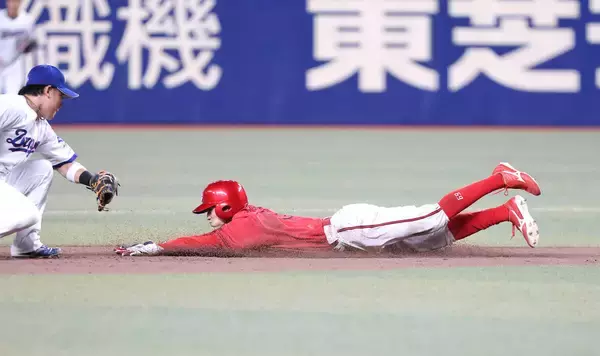 【広島】逆転勝ちで大逆転ＣＳに望み！３位ＤｅＮＡと４差　辰見鴻之介が二盗成功で貴重な追加点を呼ぶ　代走だけで２５盗塁のプロ野球記録に到達　栗林良吏は４７日ぶり６勝目