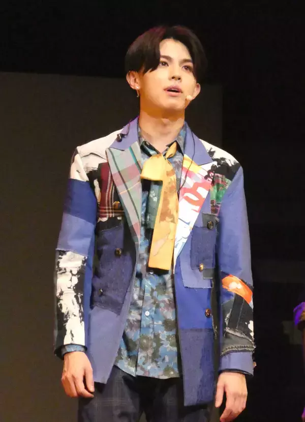 西城秀樹さんの長男・木本慎之介が堂々の舞台デビュー　「悔しさをバネに。親と比較されるのは覚悟の上」、父親譲りの歌声、度胸で引きつける