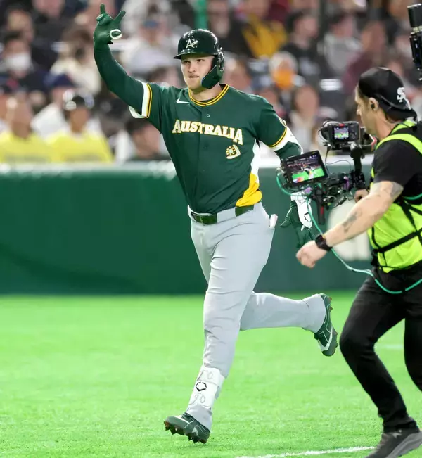 【ＷＢＣ】オーストラリア、チェコに先制許すも村上宗隆の同僚が完璧３ランで逆転　観戦招待の子供らも熱狂…連勝発進なるか