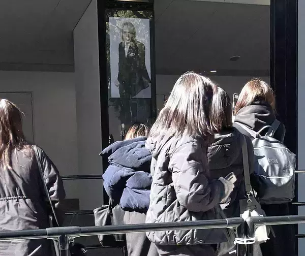 ＬＵＮＡ　ＳＥＡ真矢さんの献花式、開始前からファン集まる　涙する人も