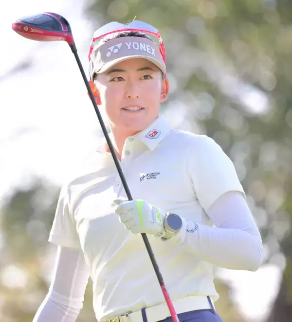 岩井千怜「ちょっと悔しい」１差２位で週末へ　勝みなみ６差７位　渋野日向子は予選落ち
