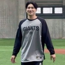 【巨人】打球が顔面直撃　泉口友汰が笑顔で再始動「生きています」　２１日の中日戦で負傷