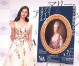「中条あやみ　白のロングドレスで華やかに登場　「人生で迷った時は『かっこよく挑む』がテーマ」」の画像1