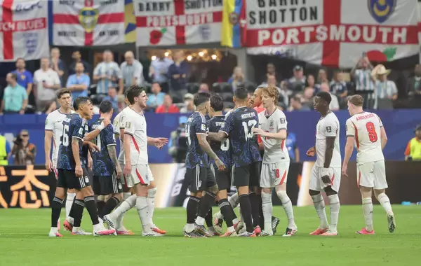 【Ｗ杯】因縁の対決は序盤から“荒れ模様”接触プレー巡り一触即発の場面も…アルゼンチン―イングランド