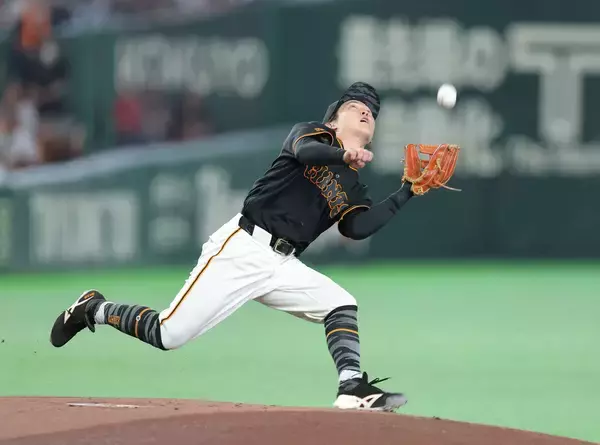 【巨人】浦田俊輔が１か月ぶり三塁でいきなり好プレー！天井直撃で打球が急降下→スライディング好捕　場内騒然