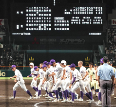 【甲子園】 鉄壁の守備を誇る関東第一が３失策で初戦敗退 米沢監督「甲子園はエラーというミスを見逃してくれない場所」