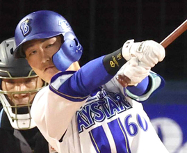 【ＤｅＮＡ】古市尊の左前適時打で先制　二塁走者佐野が激走生還　一度は本塁タッチアウトもリクエストで覆る