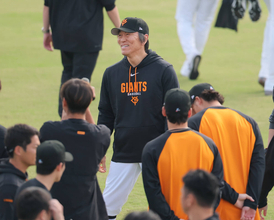 【巨人】坂本勇人「すごく興奮した」松井秀喜新監督とガッチリ握手　初の共闘に高揚感…秋季キャンプ初日