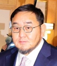 激変した元「朝青龍」、美人妻とラブラブ夫婦ショット！仲むつまじい姿に「お似合いすぎる」