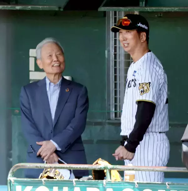 【阪神】榊原定征コミッショナーが宜野座キャンプを視察「やっぱり強い」「質が違う野球をしている」