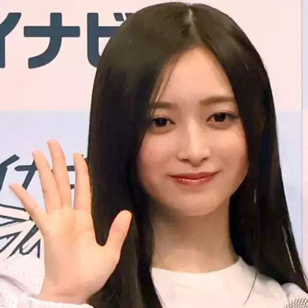 乃木坂４６・井上和「しあわせ」シースルーニット姿で満面の笑み！「好きな子たちと好きなもの食べて」最新ショットに反響