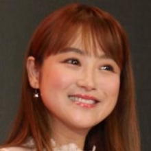 鈴木奈々、５９歳イケオジな父とデニムコーデ！「一緒に歩いてたらカップルにも見える」「お父さん若い」