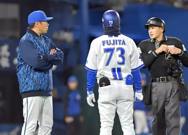 【中日】あわや…ドラ１中西のアピールでヒュンメルの特大飛球はファウル判定に　ＤｅＮＡ相川監督は球審に詰め寄り球場騒然