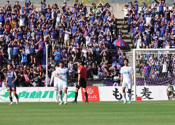 【Ｊ２札幌】気温２７度の甲府で逆転負け　涼しいホームと１５度差に川井健太監督「タフな試合だった」