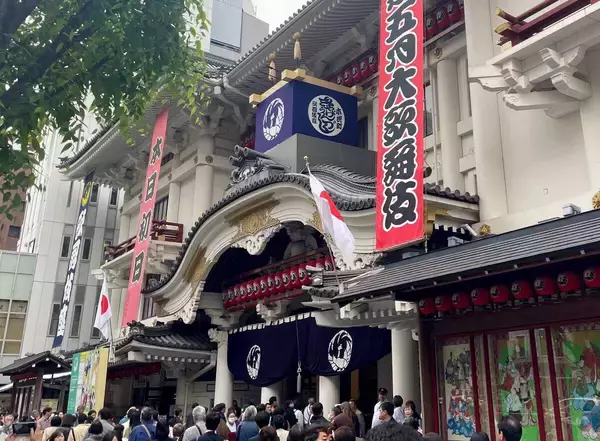 尾上左近改め３代目尾上辰之助「一層、芸道に精進」誓う　團十郎は「令和の三之助」に期待
