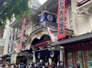 尾上左近改め３代目尾上辰之助「一層、芸道に精進」誓う　團十郎は「令和の三之助」に期待