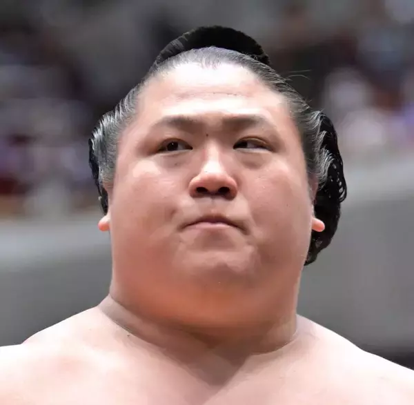 若隆景が３敗対決を制し、優勝争いに踏みとどまる　琴栄峰を退け千秋楽に２度目の賜杯に望みつなぐ