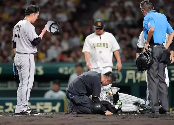 【巨人】甲子園は騒然　赤星優志が７回に森下翔太の左手首付近に死球　藤川監督がベンチ飛び出す…外野スタンドではファンの衝突も