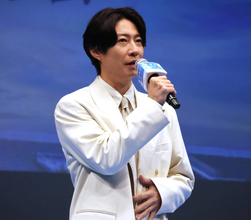 相葉雅紀が共演者から頼もしい座長ぶり明かされる…主演映画「４アウト」完成披露試写会