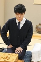 増田康宏八段「研究より相手が苦しむ展開を見つけてぶつけていきたい」棋王戦で２期連続藤井棋王に挑戦