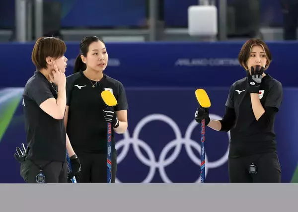 【五輪】カーリング女子　日本代表フォルティウス　初のもぐもぐタイムはキウイ、パパイヤ、マンゴだね　前半第５エンド終了し１－５　１次リーグ