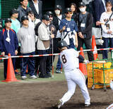 「【巨人ルポ】沖縄盲学校の生徒たちが練習を見学　坂本勇人の激励に「本当にうれしかった」と大感激」の画像1