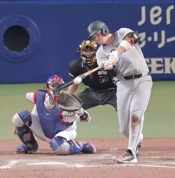 【番記者Ｇ戦記】点の取り合いの中で光ったダルベックの状況判断と選球眼　日に日に増す攻守にクレバーな新助っ人の存在感