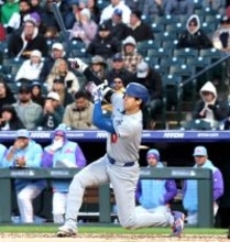 大谷翔平　５打席目は右直　菅野智之から２安打後は３打席凡退…極寒デンバーで連続試合出塁記録を「４９」に更新