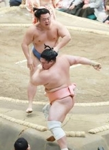 翔猿、１敗守ってトップに並ぶ　同学年・宇良との２０度目の対戦を制し「連敗が続いていたので勝ててうれしい」