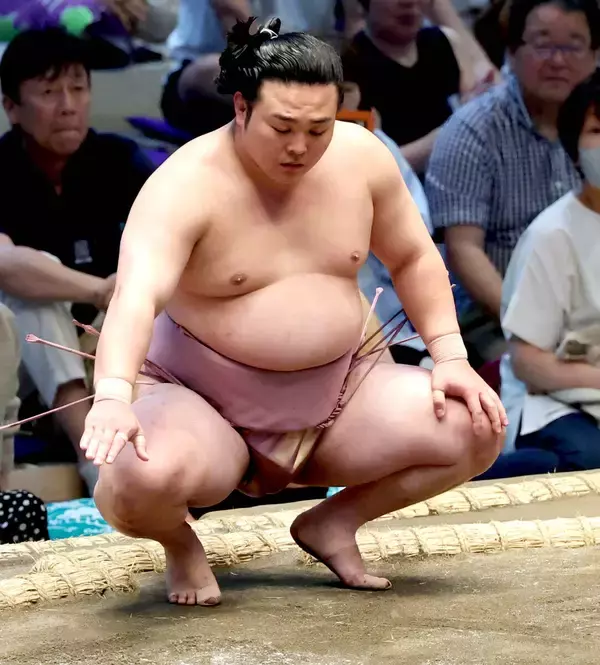 十両・炎鵬が初白星「平常心でいった」　連日の暑さには「スタミナや体重を意識して、肉や米を食べるようにしている」