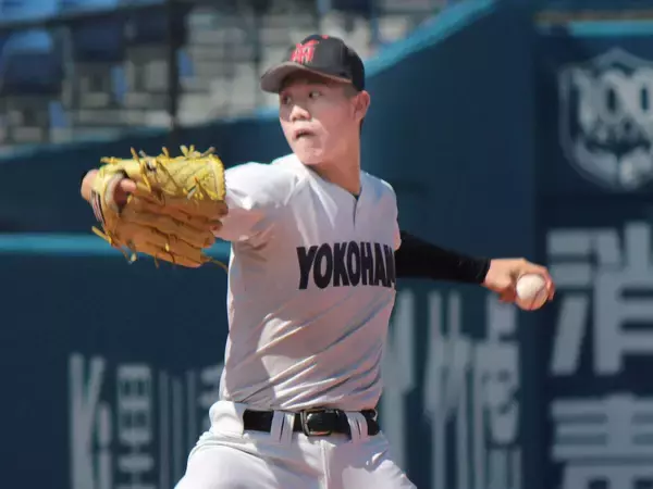 【高校野球】横浜の新エース・小林鉄三郎が８回０封１３Ｋ「情けない投球ができない」織田翔希から継承の「１番」で今夏決勝再戦・桐光学園を圧倒、４強入り