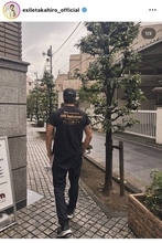 ＥＸＩＬＥ　ＴＡＫＡＨＩＲＯのワイルドな後ろ姿に「背中から滲み出るかっこよさ」「惚れてまう」「永遠にみてます」と反響！