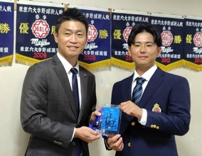 【ヤクルト】ドラフト３位指名の明大・福原聖矢に指名あいさつ　青木ＧＭが評価した点は
