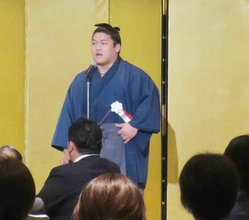 幕内・朝紅龍、十両・朝翠龍兄弟の後援会設立の会で場所前に亡くなった母に黙とう　「今年新三役になり『自慢の息子』になる」