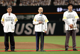 【ソフトバンク】ＯＨ　ＳＡＤＡＨＡＲＵ　ＬＥＧＡＣＹ　ＤＡＹのセレモニー　王貞治球団会長「もっともっと大きな歴史ができるように」ホークス全選手が８９番着用　レジェンドＯＢ続々＆藤井フミヤが熱唱