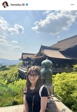 「隣に里見浩太朗さん」土屋太鳳の姉・炎伽さん、旅行ショットが話題！「レジェンドの有名人の間に…」「すごい」