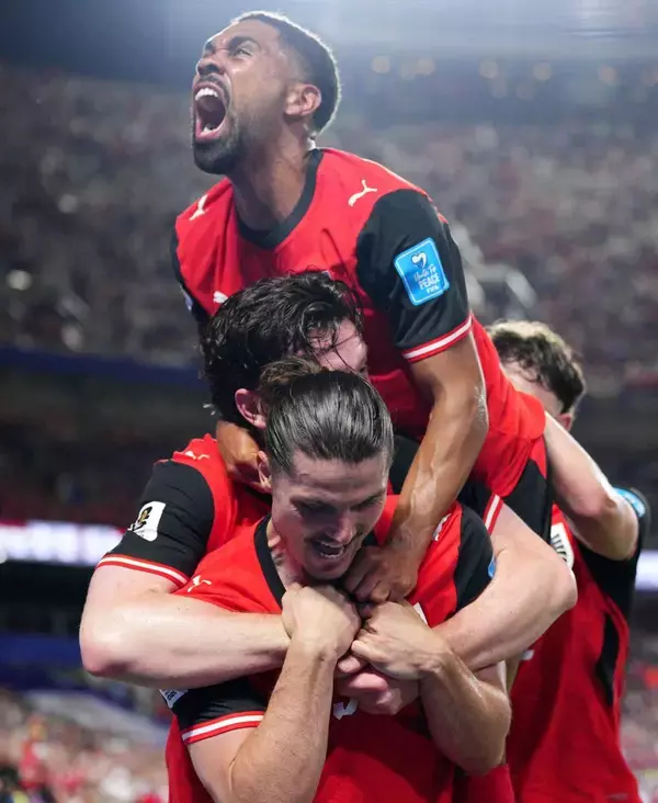 【Ｗ杯】劇的同点弾！オーストリア決勝Ｔ進出　史上初の取られて取ってＡＴ攻防　アルジェリアと壮絶ドローで２位死守