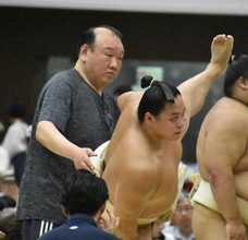 幕内・琴栄峰が春巡業に続いて山響親方と下半身強化　継承された元横綱・北の湖の四股で大粒の汗「一門も違う中で、ありがたい」